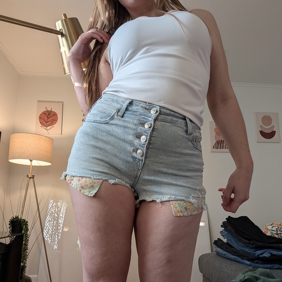 American Eagle Shorts Light Wash Button Fly size 8 - Picture 4 of 9